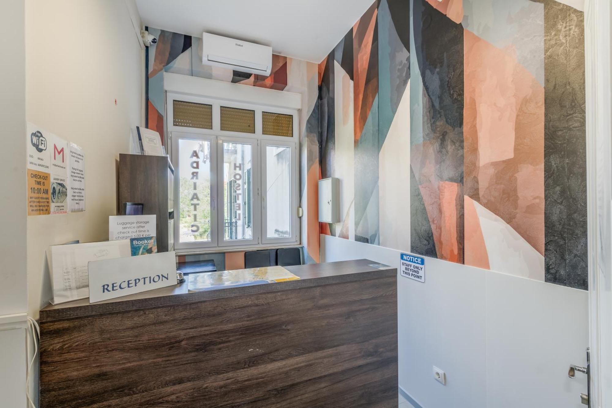 Hostel Colors Of Adriatic - Youth Only Split Exterior photo