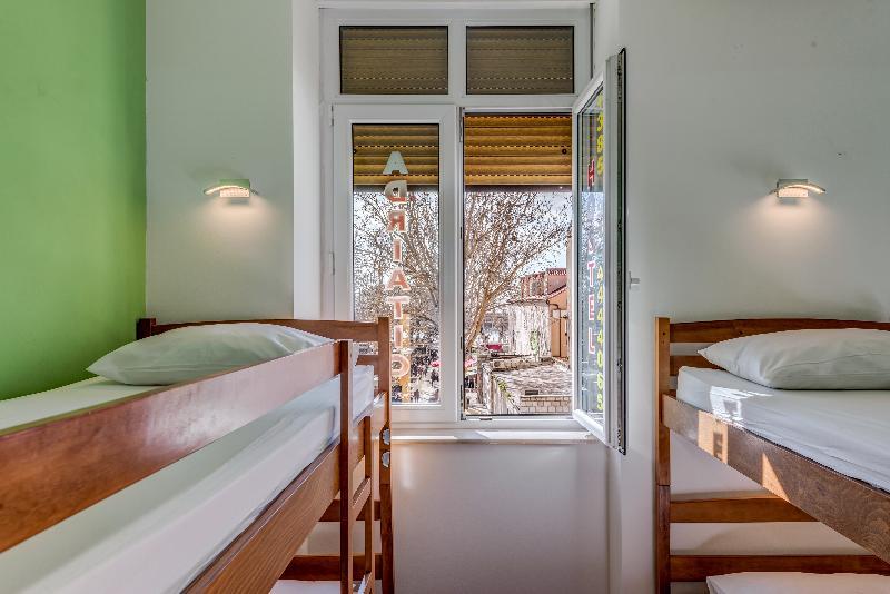 Hostel Colors Of Adriatic - Youth Only Split Exterior photo